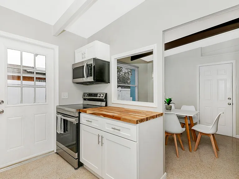 1502 Chandler Ave — Photo 15
