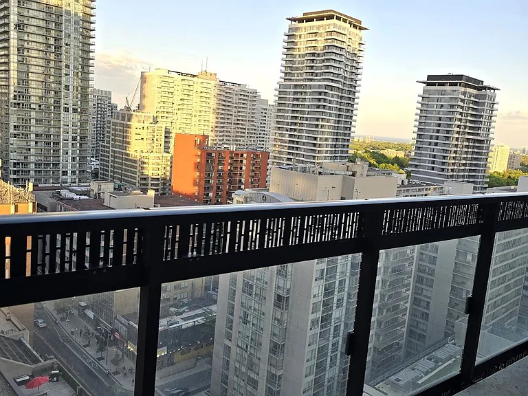 8 Eglinton Ave E #1510 — Photo 16