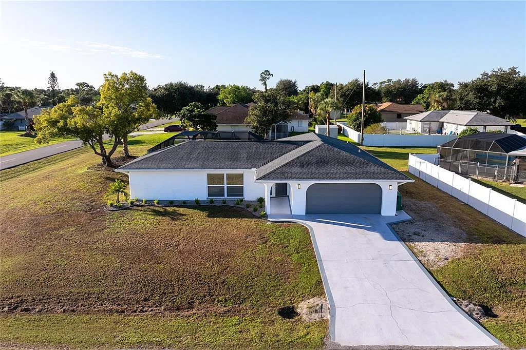 3 bed, 2.0 bath, 1629 sqft, $2,300 — Photo 3