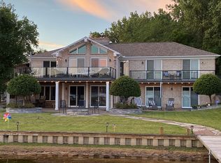 2453 Margaret Dr, Fenton, MI 48430