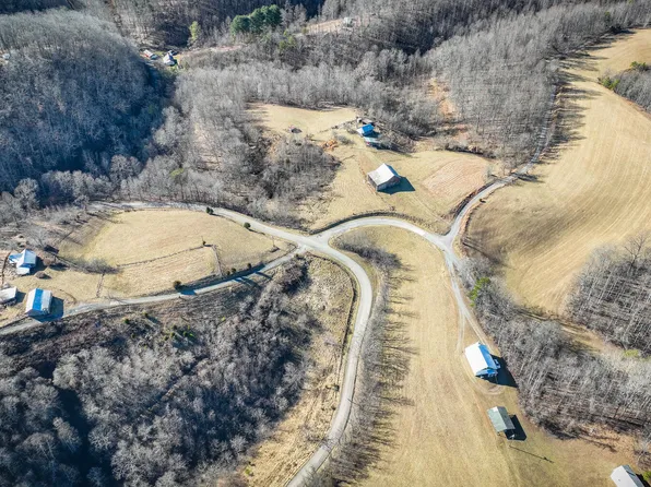 111 Hensley Hollow Dr, Hiltons, VA 24258