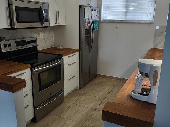 4th image of 2615 Garden Dr S APT 306