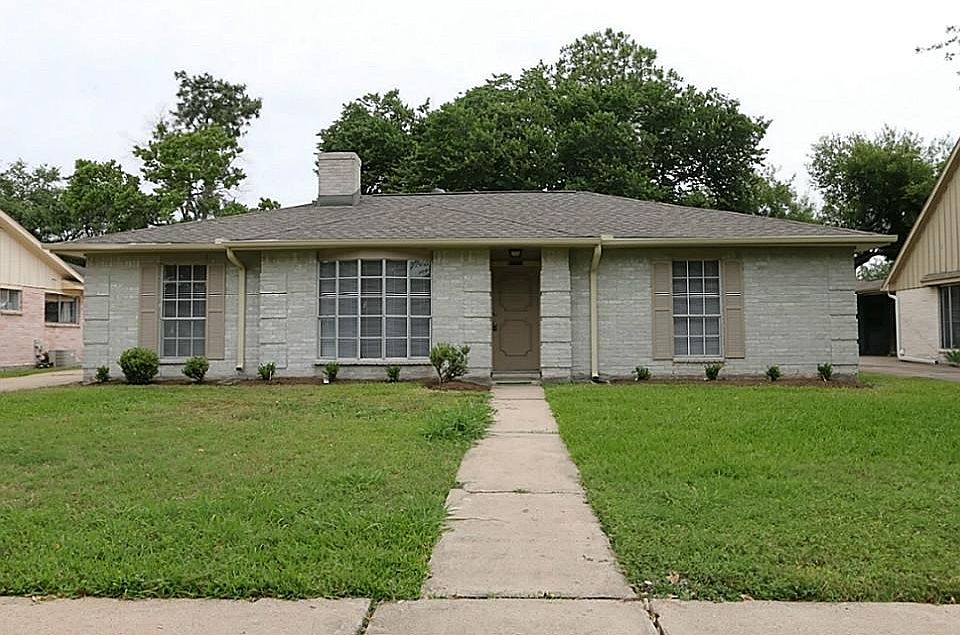 1st image of 12122 Meadowdale Dr