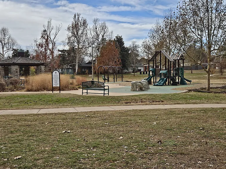 2915 N Harvey Pkwy — Photo 35