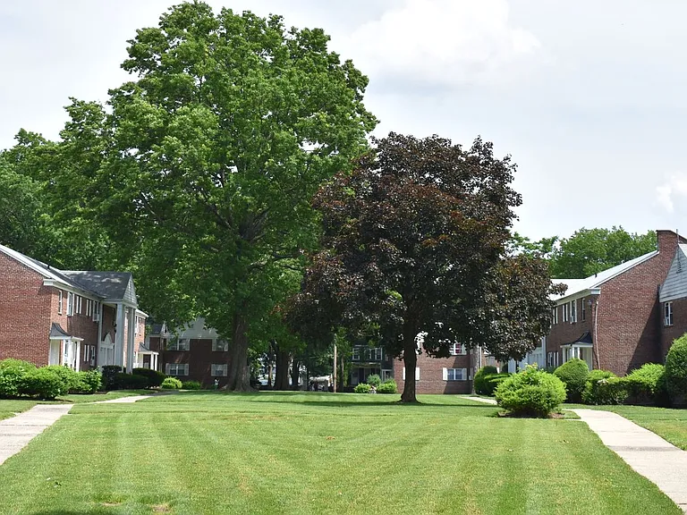 Michael Manor Apartment Homes — Photo 1