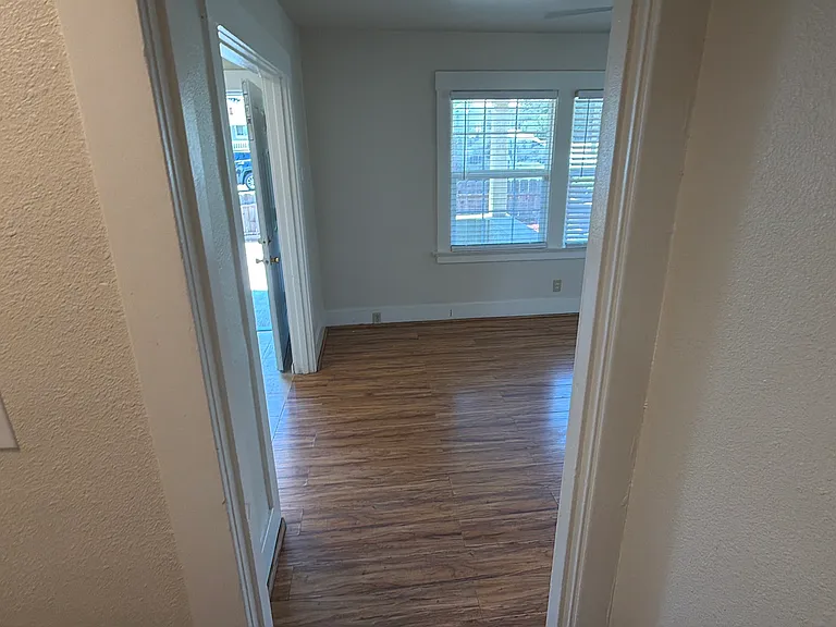 51 E 6th St #1 — Photo 16