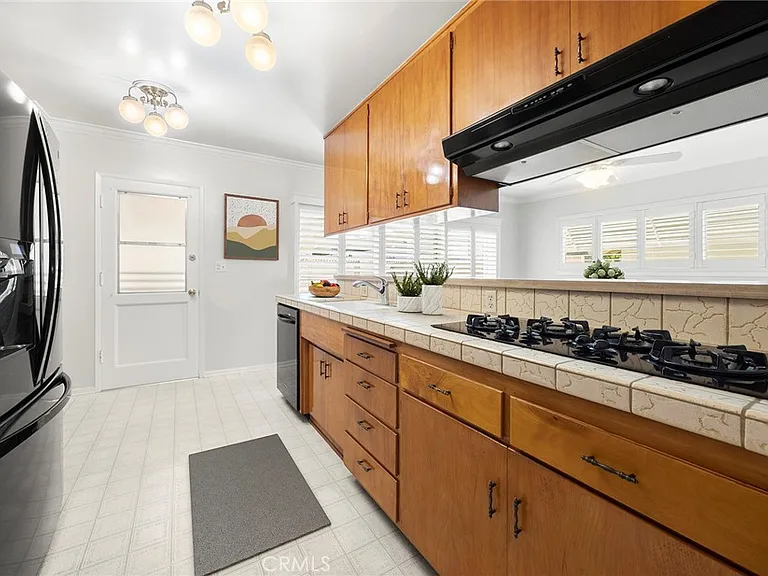 245 E Hoover Ave — Photo 13