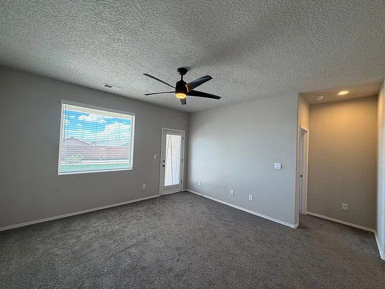 768 Amatista Loop SE — Photo 6