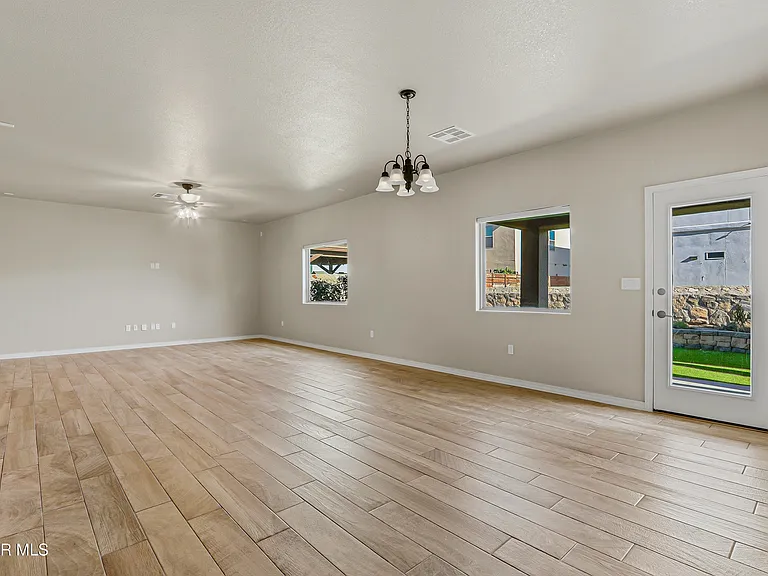 14844 Sunny Land Ave — Photo 11