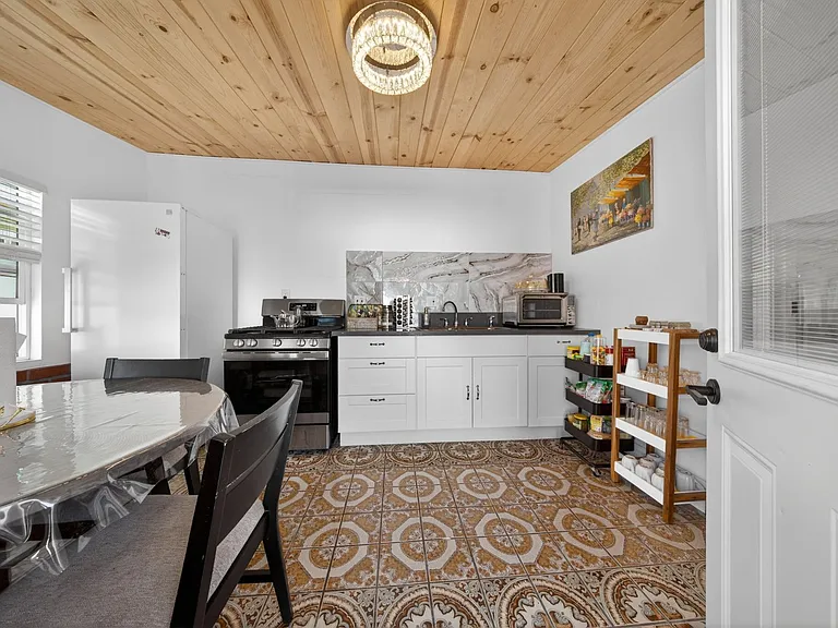 327 Vine St — Photo 41