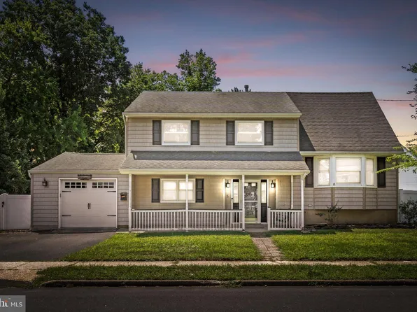 5 Ridge Dr, Hazlet, NJ 07730