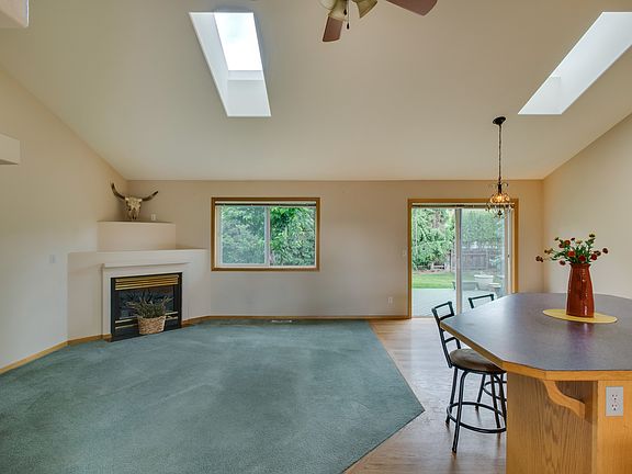 3rd image of 508 Castlewood Pl
