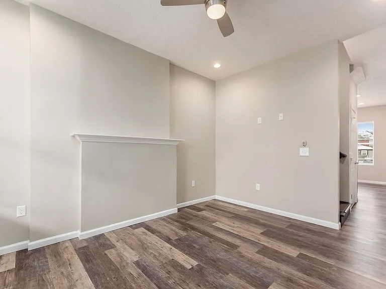 1363 Summit St — Photo 4
