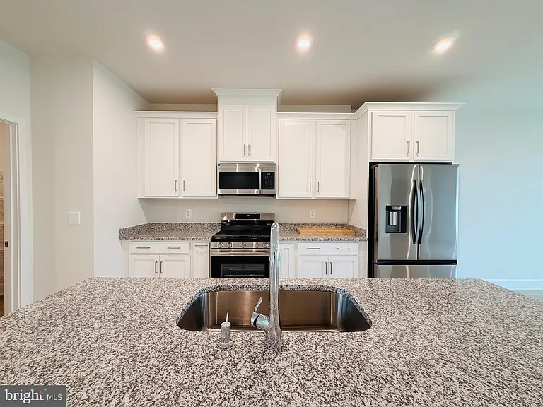 135 Heyford Dr — Photo 14