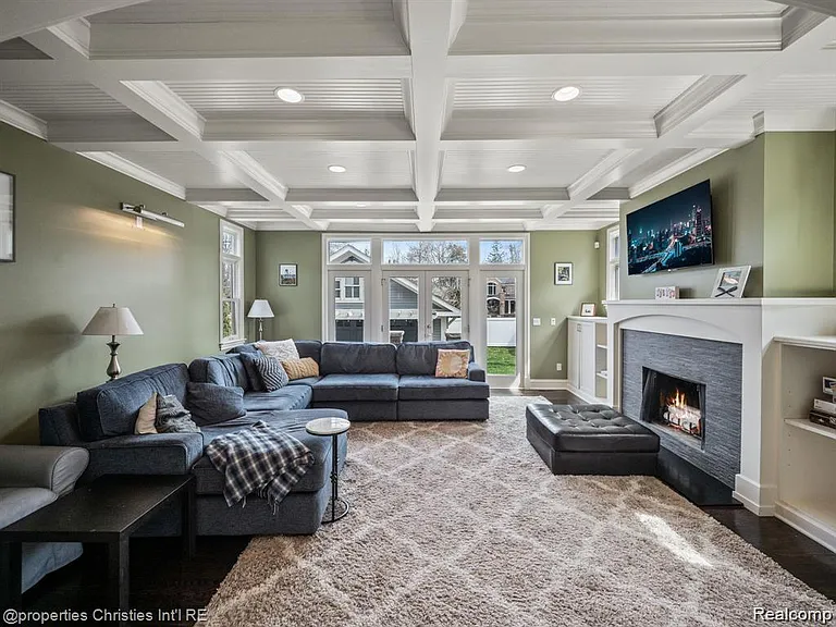 731 S Bates St — Photo 1