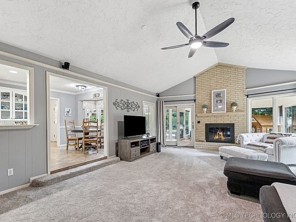4th image of 1209 Sherwood Ln