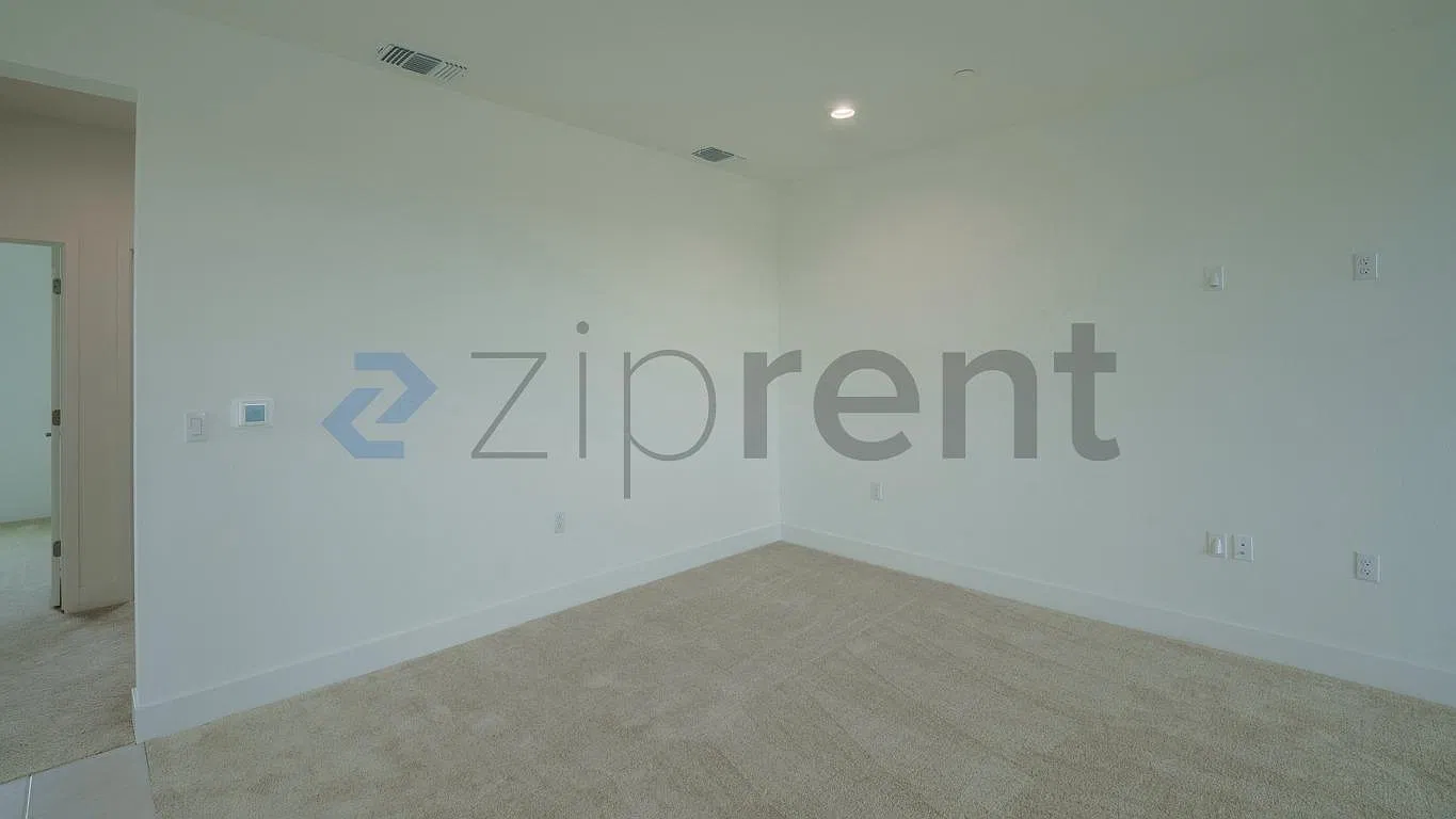 2 bed, 896 sqft, $1,995 — Photo 2