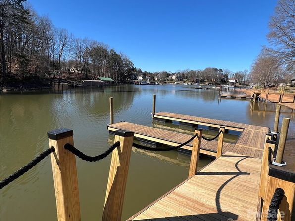 Lake Norman Waterfront - Mooresville NC Real Estate - 185 Homes For ...