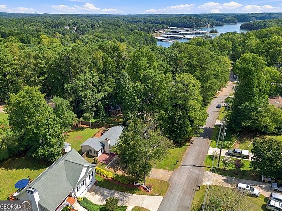 2nd image of 2550 Lakeview Trl