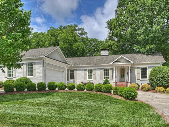 3942 Barclay Downs Dr, Charlotte, NC 28209