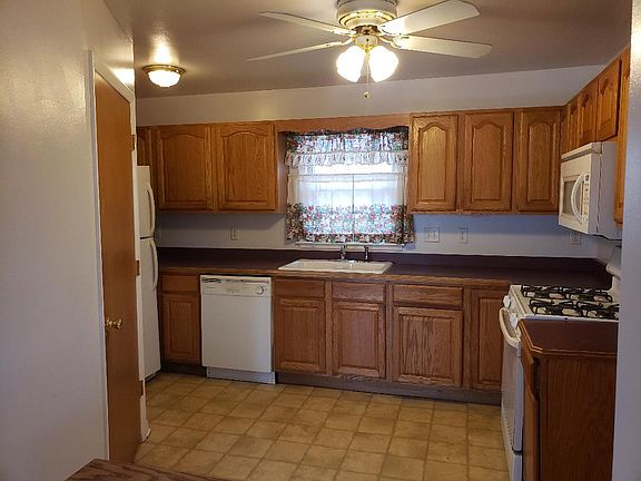 2nd image of 5002 Willow Ln