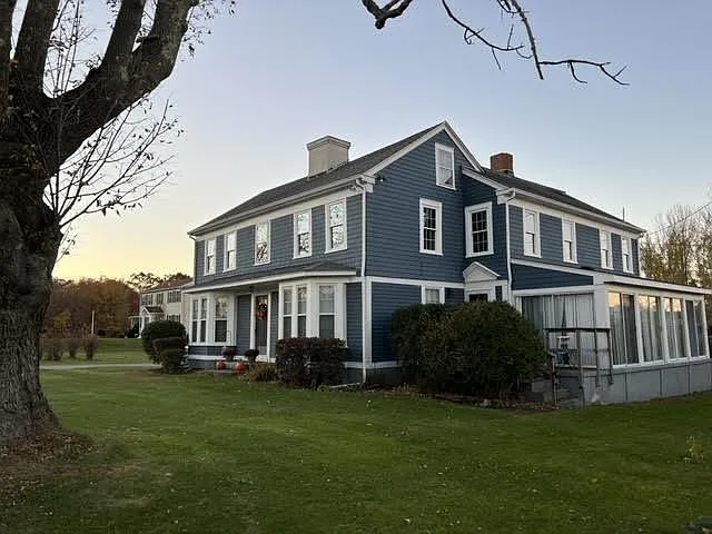 217 Barton Ave — Photo 2