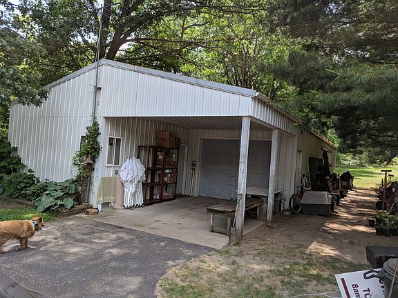 4th image of 639 Wald Strasse St