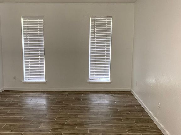 5th image of 5625 Antoine Dr APT 1107