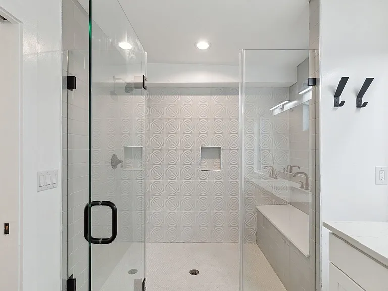 2219 N Hope St — Photo 13