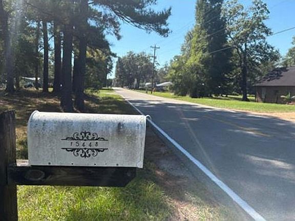 Exterior Neighborhood (street photo)