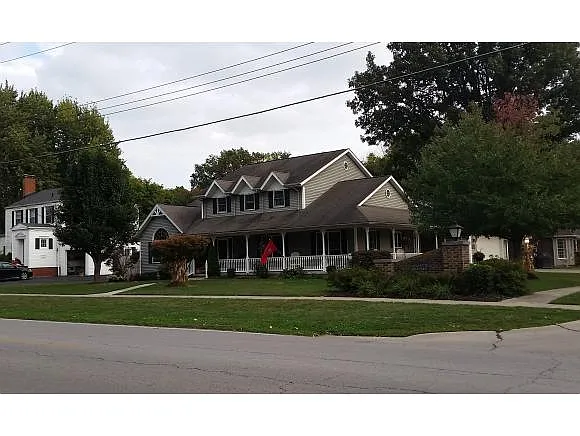 1 Lafayette Mdws photo 1