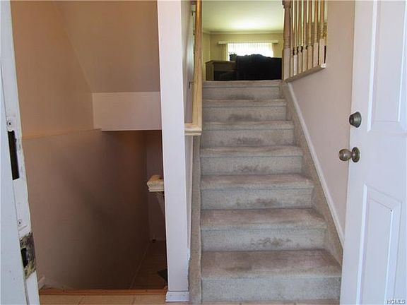 4th image of 176 Highwood Dr