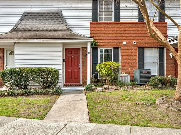2nd image of 44 Knollwood Cir