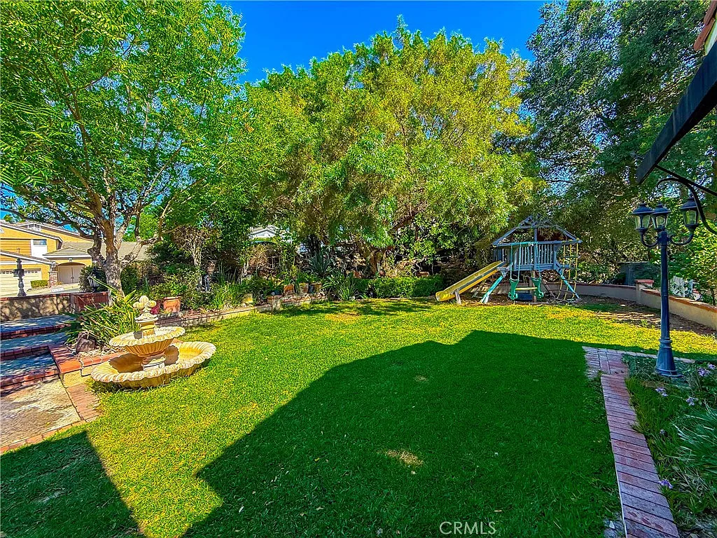 4 bed, 2665 sqft, $4,300 — Photo 3