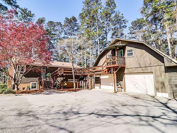 5th image of 1061 Delaware Drive