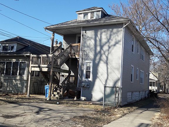 Rear deck. Parking space for one car.
