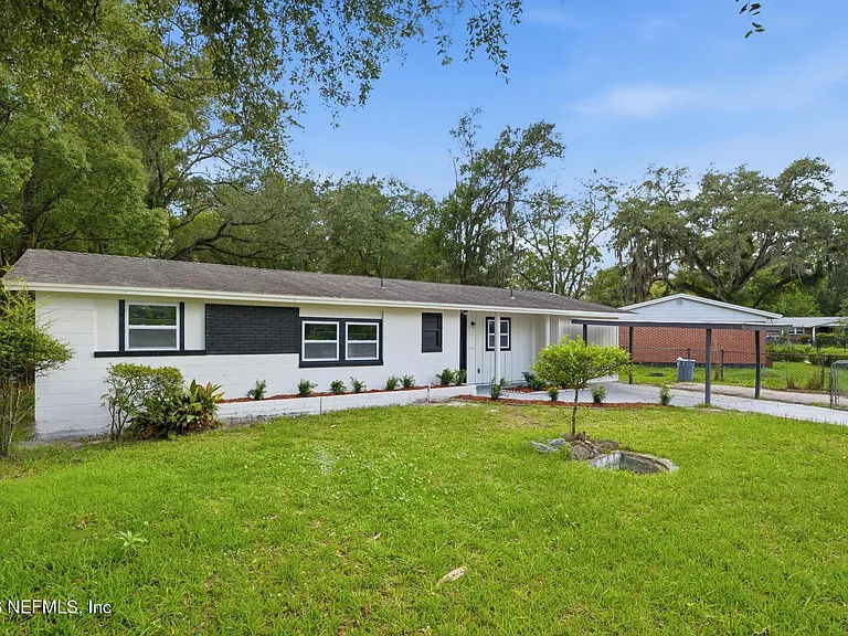 5134 Moncrief Rd W — Photo 3