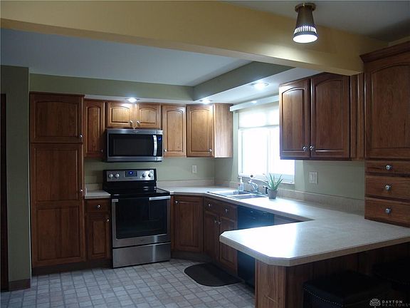5th image of 455 Ivanhoe Dr