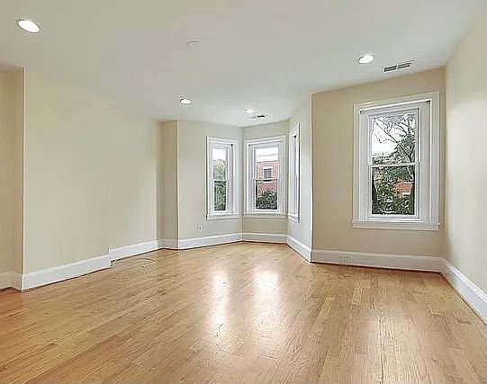 Bright bay-style living area
