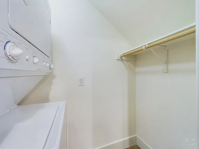 711 W 32nd St — Photo 163