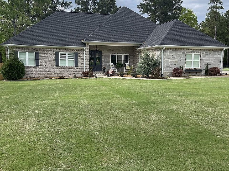 1st image of 411 Augusta Dr