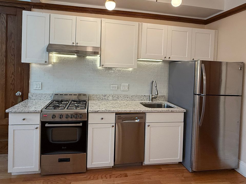 1st image of 1134 W Oakdale Ave #1F