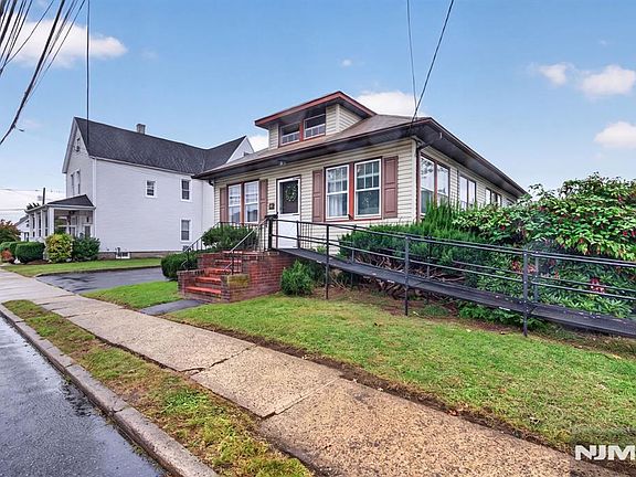 3rd image of 318 1st Street