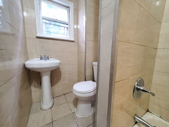 4th image of 216 Fairmount Ave APT 2