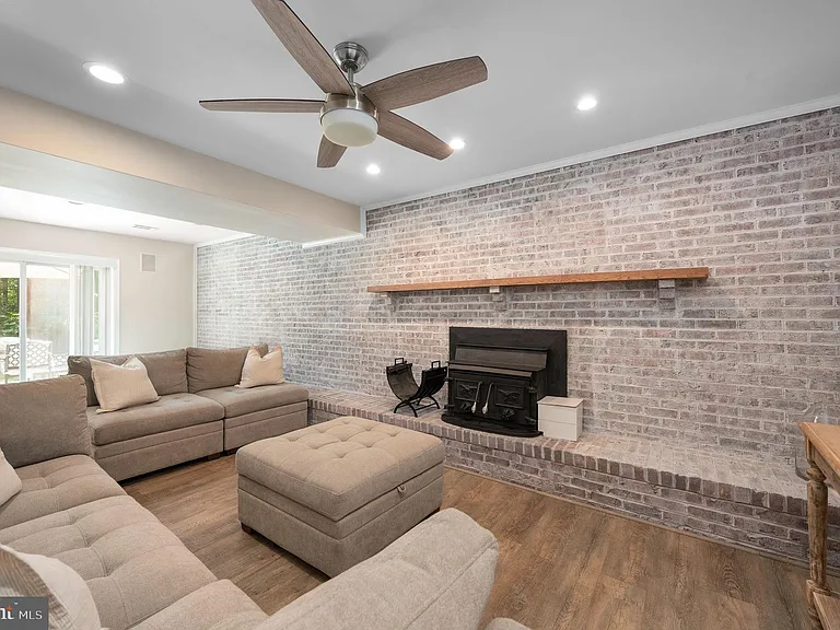 6 Roseville Ct — Photo 33