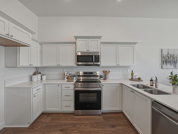 Astoria Kitchen with White Cabinets