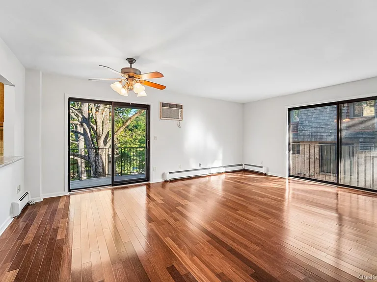 500 Central Park Ave #237 — Photo 1