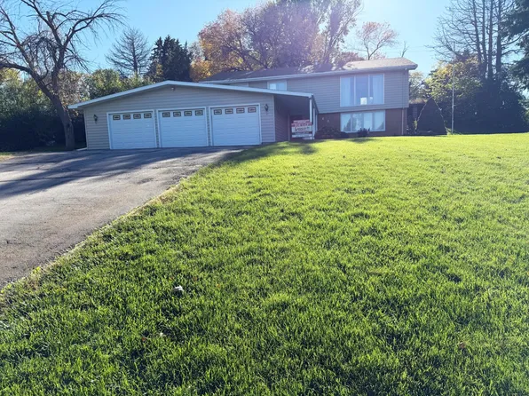 602 Tomahawk Rd, North Platte, NE 69101