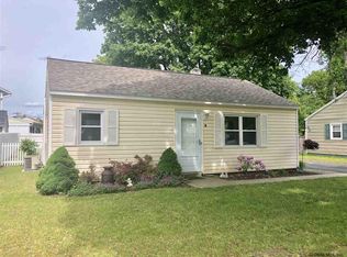 4 Crown Ct, Loudonville, NY 12211