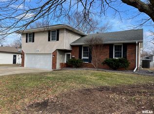 3104 Stonehill Dr, Springfield, IL 62704